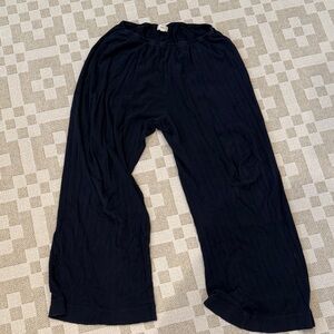 Donni navy simple pointelle crop pant M